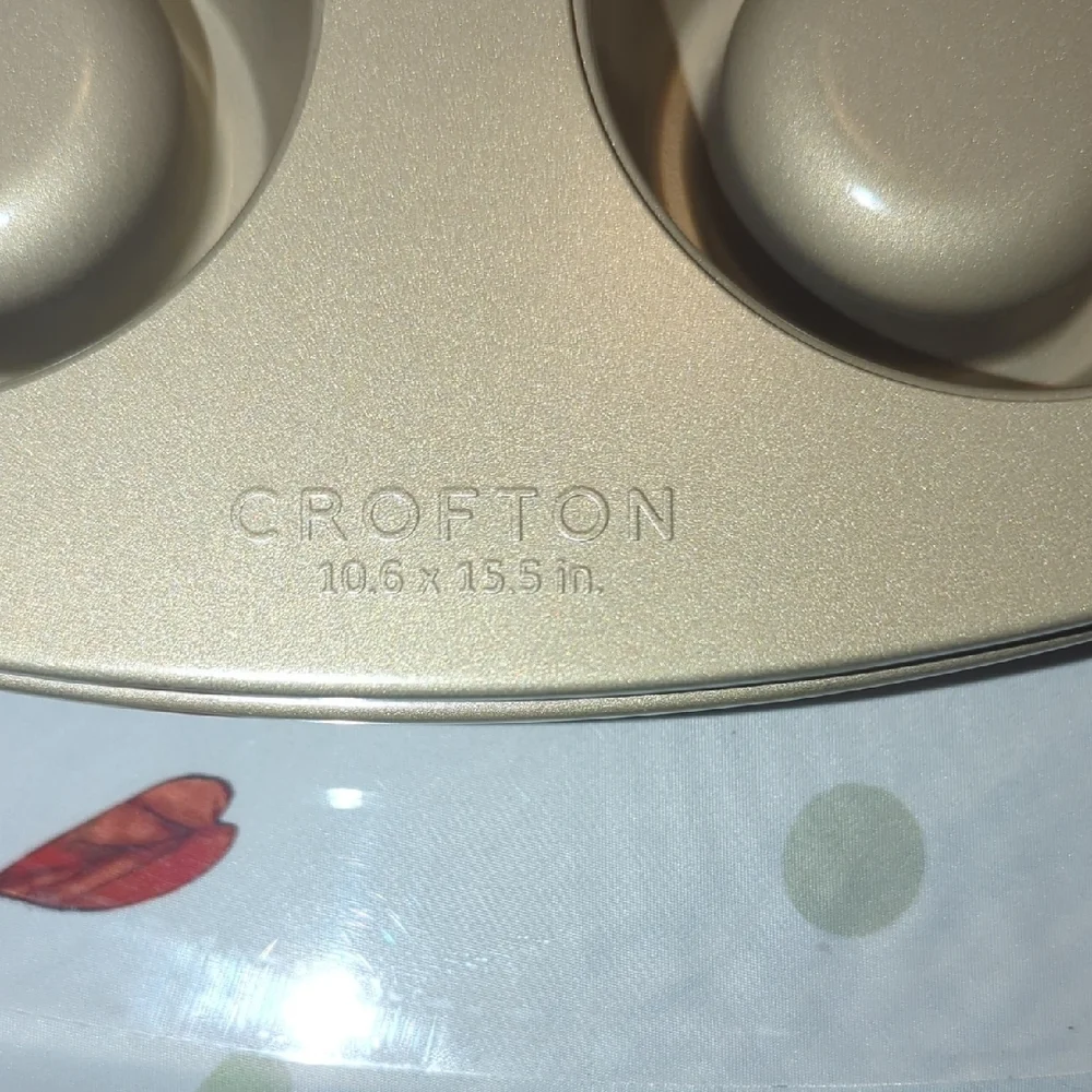 Crofton Six-Cup Muffin Pan